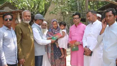 জুলাই-আগষ্ট’২৪ গণ-অভ্যুত্থানে শহীদ বীর পরিবারের মাঝে ঈদ উপহার বিতরণ