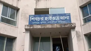 এক্সপ্রেসওয়েতে অজ্ঞাত গাড়ির ধাক্কায় নিহত ২