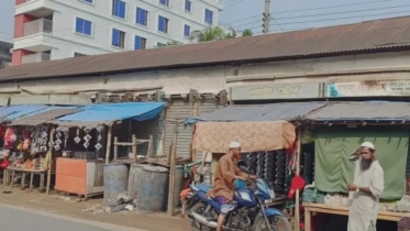 মহিলাদের জন্য নির্মিত মার্কেট পুরুষদের দখলে