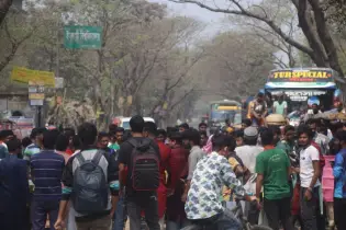 ধর্ষকদের শাস্তির দাবিতে কুষ্টিয়া-খুলনা মহাসড়ক অবরোধ