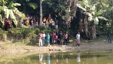 ফকিরহাটে পুকুর থেকে নারীর ইট বাঁধা মরদেহ উদ্ধার