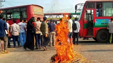 বাসে ছাত্রীকে যৌন হয়রানির প্রতিবাদে সড়ক অবরোধ