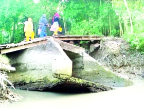 চার বছর ধরে বক্স কালভার্ট ধসে খালে, দুর্ভোগ