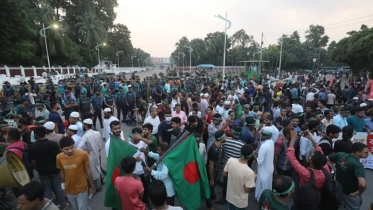 রাষ্ট্রপতির পদত্যাগের দাবিতে বিক্ষোভ কর্মসূচী