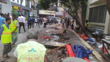 গুলশানে দখলমুক্ত করা হয় ফুটপাত: উচ্ছেদ করা হলো অবৈধ দোকান