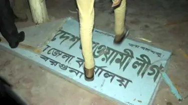 বরগুনায় আ.লীগের কার্যালয় ও ধীরেন্দ্র দেবনাথের বাড়ি ভাঙচুর