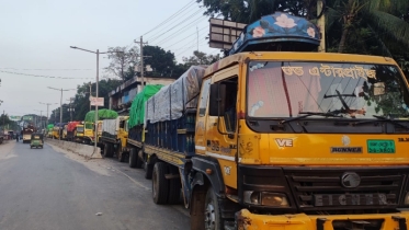 আরিচা-কাজির রুটে নাব্য সংকটে ফেরি পারের বন্ধ