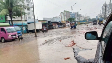 ডেমরা-রামপুরা  সড়কে চরম  ভোগান্তি