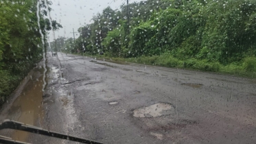 কুষ্টিয়া-ইবি সড়ক বেহাল, সরকার পরিবর্তনে টেন্ডার বাতিল