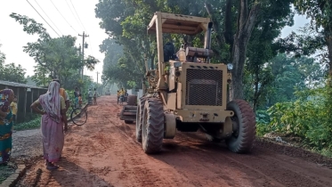 জনকণ্ঠে সংবাদ প্রকাশের পর পুনরায় শুরু হল রাস্তার সংস্কার কাজ