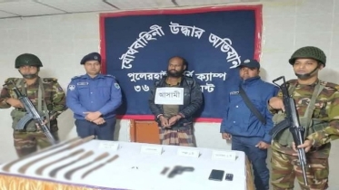 যশোরে সেনাবাহিনী পুলিশের যৌথ অভিযানে অস্ত্রগুলিসহ সন্ত্রাসী আটক