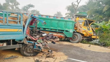 বাগেরহাটে দুই ট্রাকের সংঘর্ষে চালক নিহত