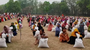 সুবিধাবঞ্চিত ১০৫০ পরিবার পেল প্যাকেজ খাদ্যসামগ্রী