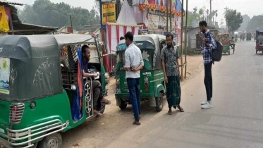 জামালপুর মহাসড়কে  ৫দিন ধরে সিএনজি চলাচল বন্ধ দুর্ভোগের শিকার যাত্রীরা