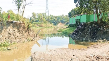 রাস্তা ধসে যোগাযোগ বিচ্ছিন্ন ॥ দুর্ভোগে আট গ্রামের মানুষ