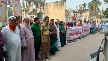 প্রি-পেইড মিটার নিয়ে অসন্তোষ, ডেমরায় বিদ্যুৎ অফিস ঘেরাও