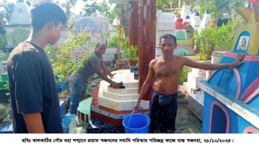 ঝালকাঠির পৌর মহা শশ্মান পরিস্কার পরিচ্ছন্নতার কাজে ব্যস্ত স্বজনরা