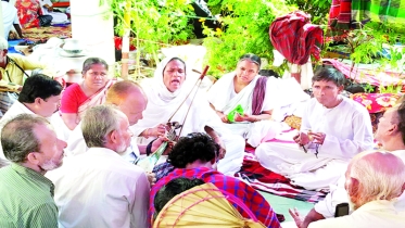 ছেঁউড়িয়ার বারামখানা ছেড়ে নিজ আশ্রমে ফিরছেন সাঁইজি ভক্তরা