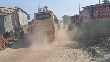 দৌলতদিয়া ফেরি ঘাটের সংযোগ সড়কে চলাচলের অনুপযোগি