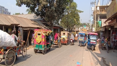 সাটুরিয়ায় তীব্র যানজটে নাকাল মানুষ, দেখার কেউ নেই