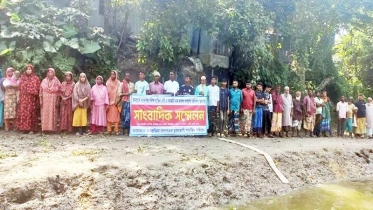 গ্রামবাসীর চলাচলের রাস্তা বন্ধ করে খাস জমিতে পুকুর খনন দুর্ভোগ