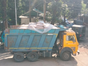 বিপুল পরিমাণ ভারতীয় চিনি  জব্দ, গ্রেফতার-৩