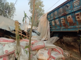 লালমনিরহাটে ট্রাক চাপায় ঘুমন্ত নারীর মৃত্যু