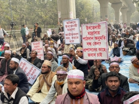 পুলিশের লাঠিপেটার পরও মাদ্রাসা শিক্ষকদের আন্দোলন জোরদার