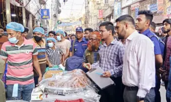 ইফতারের খাবারে ভেজাল, ৩ টি প্রতিষ্ঠানের বিরুদ্ধে মামলা