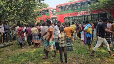 পিকনিক বাস বিদ্যুতায়িত হয়ে তিন ছাত্রের মৃত্যু, আহত ১০