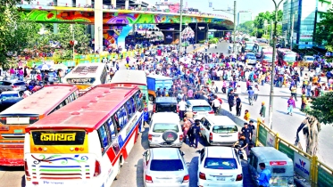 বাড়ছে জনদুর্ভোগ ॥ সড়কে বিক্ষোভ