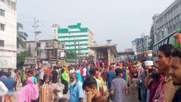 গাজীপুরে আবারও মহাসড়ক অবরোধ পোশাক শ্রমিকদের, ভোগান্তি চরমে 