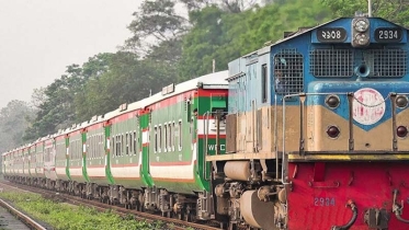 গফরগাঁওয়ে মাঝ পথে ইঞ্জিন বিকল, প্রায় ৩ ঘণ্ট ট্রেন চলাচল বন্ধ