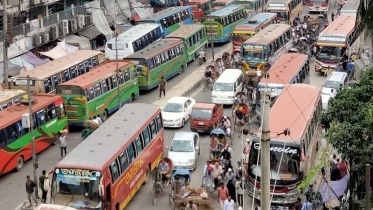 মেট্রোরেল বন্ধ থাকার কারণে রাজধানী গুলিস্তান এলাকায় প্রচুর যানজট