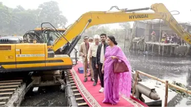 লাল গালিচা ও বাংলা একাডেমি পুরস্কারে বিতর্ক: ভিআইপি সংস্কৃতি কি ফিরছে?