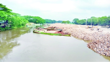 নরসুন্দায় পাথর রেখে রমরমা ব্যবসা