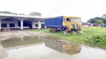 ত্রিশ বছরেও সচল হয়নি রাজবাড়ী বাস টার্মিনাল