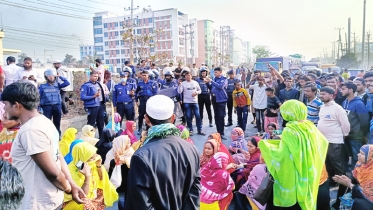 ভালুকায় বকেয়া বেতন দাবিতে ফের মহাসড়ক অবরোধ