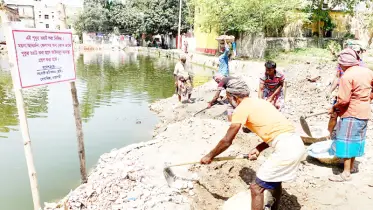 রাজশাহীতে ভরাট হওয়া পুকুর স্বরূপে ফেরানোর উদ্যোগ