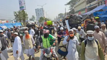 আখেরি মোনাজাত শেষে হেঁটেই বাড়ির পথে রওনা মুসল্লিদের