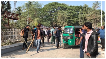 শ্রমিকদের মারধর: রাজশাহী থেকে ছাড়ছে না কোনো বাস, ভোগান্তিতে যাত্রীরা