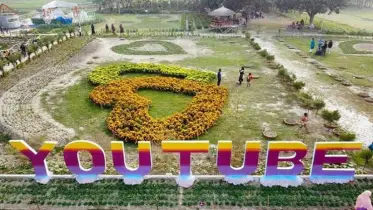 এ যেন ইউটিউবারদের রাজ্য! পাকিস্তানের এক গ্রামের গল্প যা আপনাকে চমকে দেবে।