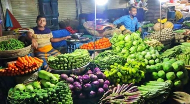 চট্টগ্রামে নিয়ন্ত্রণহীন সবজির  বাজার, সামর্থ্যরে  বাইরে মাছ