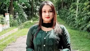 নিষিদ্ধ ছাত্রলীগ নেত্রীকে পুলিশে দিল ছাত্র-জনতা