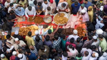 ইফতার বাজারে স্বস্তি, নেটদুনিয়ার আলোচনায় হাসিনার রেসিপি!