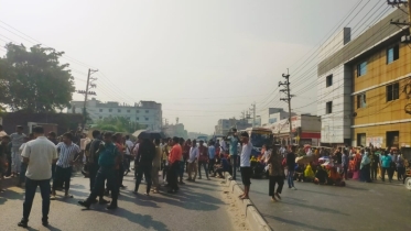 গাজীপুরে মহাসড়ক অবরোধ করে পোশাক শ্রমিকদের বিক্ষোভ 