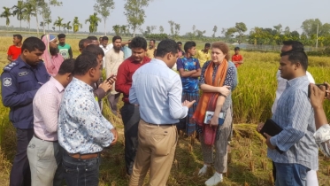 কৃষকের সাথে আমেরিকান এগ্রিকালচার এটাসে সারা গিলাস্কির মতবিনিময়  