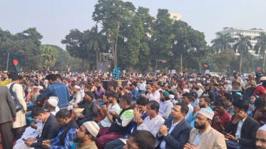 পুলিশের গুলিতে হাত-পা হারানো লোকজন সোহরাওয়ার্দী উদ্যানে জড়ো হয়েছেন