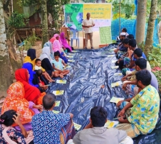 হালুয়াঘাটে কৃষক-কৃষাণীদের মধ্যে আলো ছড়াচ্ছে পার্টনার ফিল্ড স্কুল