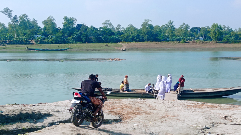 বার বার দাবি করেও মিলছেনা একটি সেতু